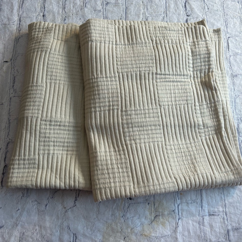 100% COTTON MADE IN PORTUGAL CREAM/BEIGE TEXTURED PILLOW SHAMS RN#17730 (2)